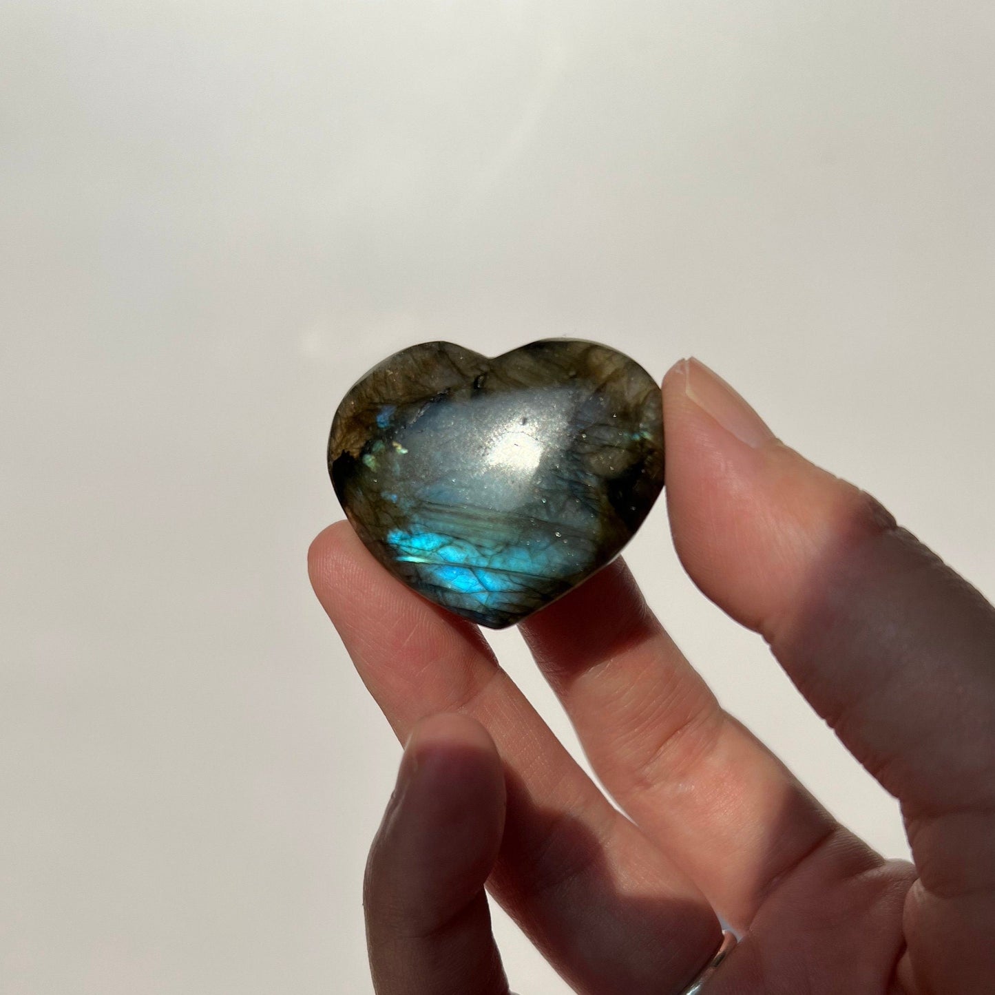 Blue full flash labradorite heart pocket piece